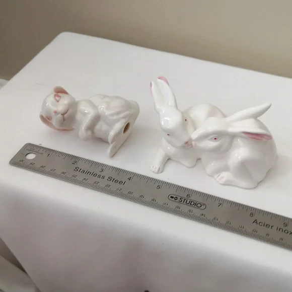 White Ceramic Bunny Figurines Set Of Two With Red / Pink (Creepy?) Eyes Vintage - Picture 5 of 5